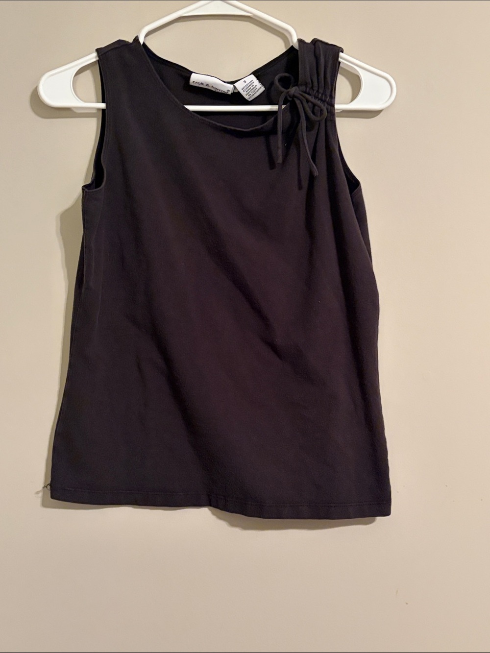 Sleeveless Black Tank Top with Bow on Shoulder